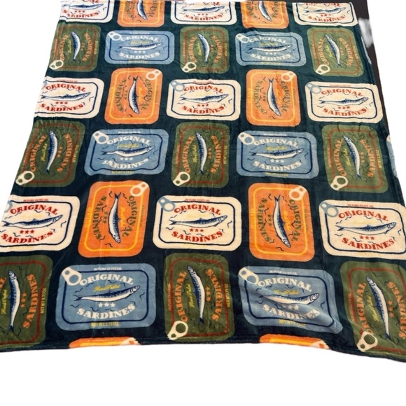 NWT Colorful Sardine Can Print Fleece Throw Blanket 60 x 70 - Picture 2 of 3